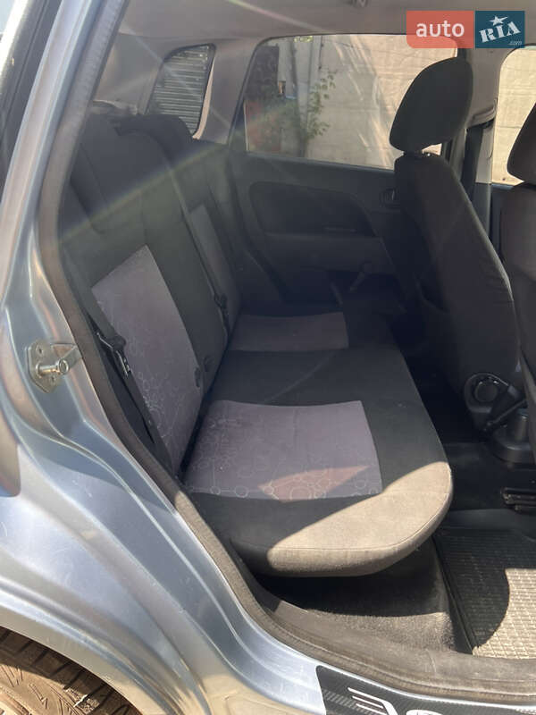 Хэтчбек Ford Fiesta 2006 в Каменке
