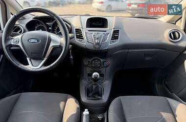 Хэтчбек Ford Fiesta 2016 в 