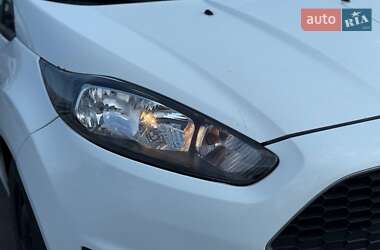 Хэтчбек Ford Fiesta 2016 в 