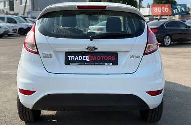 Хэтчбек Ford Fiesta 2016 в 
