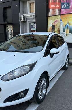 Хэтчбек Ford Fiesta 2013 в 