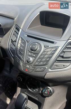 Хэтчбек Ford Fiesta 2013 в 