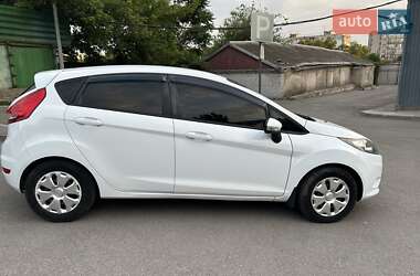 Хэтчбек Ford Fiesta 2011 в 