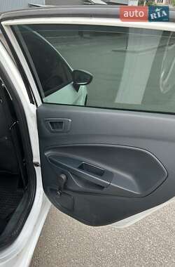 Хэтчбек Ford Fiesta 2011 в 