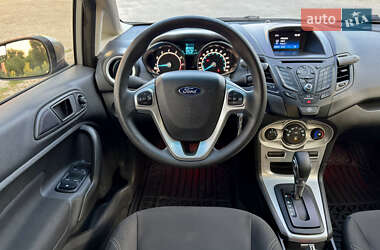 Хэтчбек Ford Fiesta 2018 в 