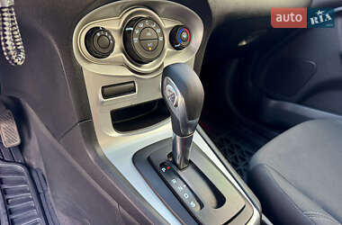 Хэтчбек Ford Fiesta 2018 в 