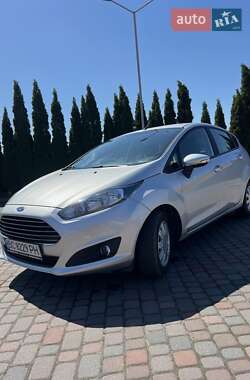 Хэтчбек Ford Fiesta 2015 в 