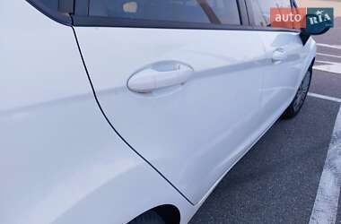Хэтчбек Ford Fiesta 2012 в 