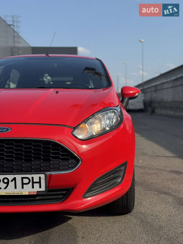 Хэтчбек Ford Fiesta 2016 в Киеве