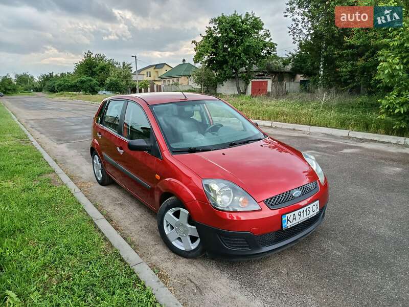 Хэтчбек Ford Fiesta 2006 в 