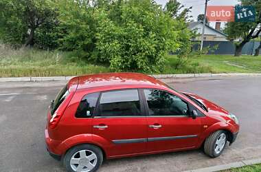 Хэтчбек Ford Fiesta 2006 в 