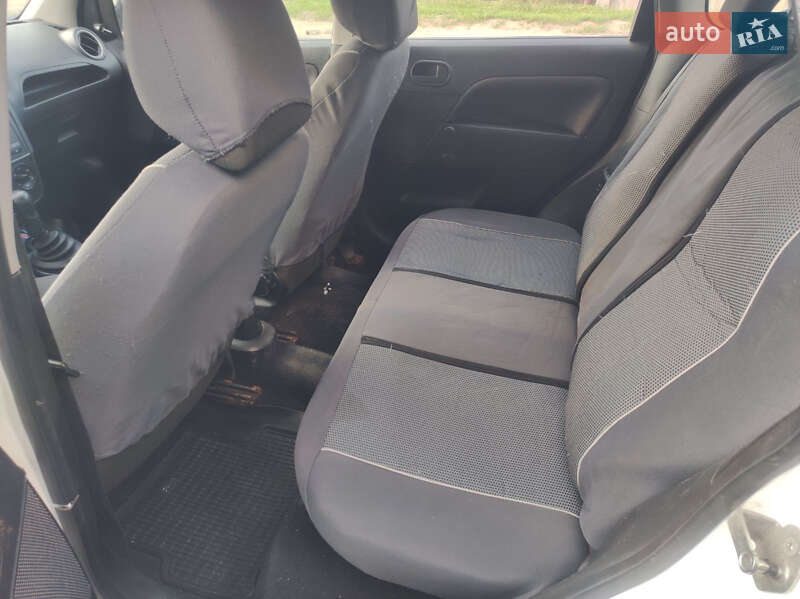 Хэтчбек Ford Fiesta 2007 в Нежине