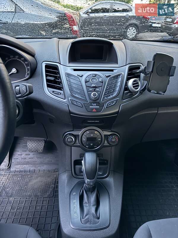Хэтчбек Ford Fiesta 2016 в Киеве