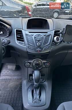 Хэтчбек Ford Fiesta 2016 в 