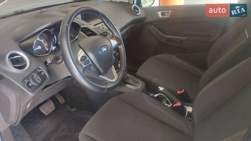 Хэтчбек Ford Fiesta 2016 в Киеве