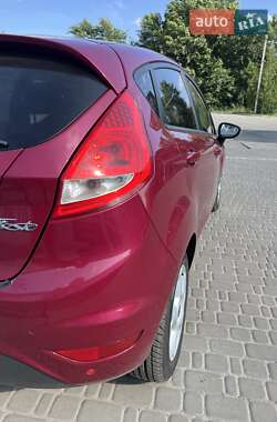Хэтчбек Ford Fiesta 2011 в 