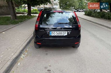 Хэтчбек Ford Fiesta 2005 в 