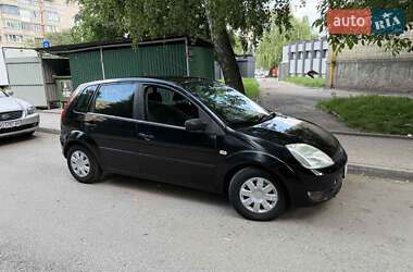 Хэтчбек Ford Fiesta 2005 в 
