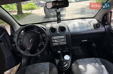 Хэтчбек Ford Fiesta 2005 в 