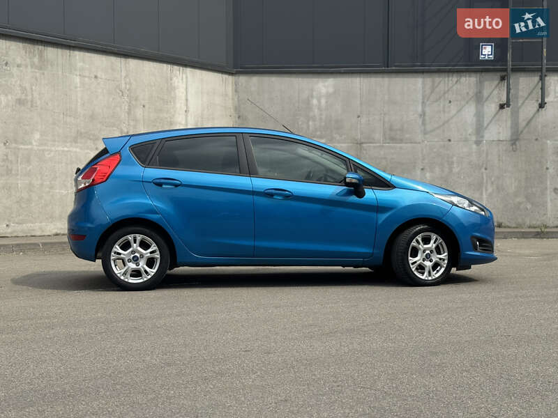 Хэтчбек Ford Fiesta 2016 в Киеве