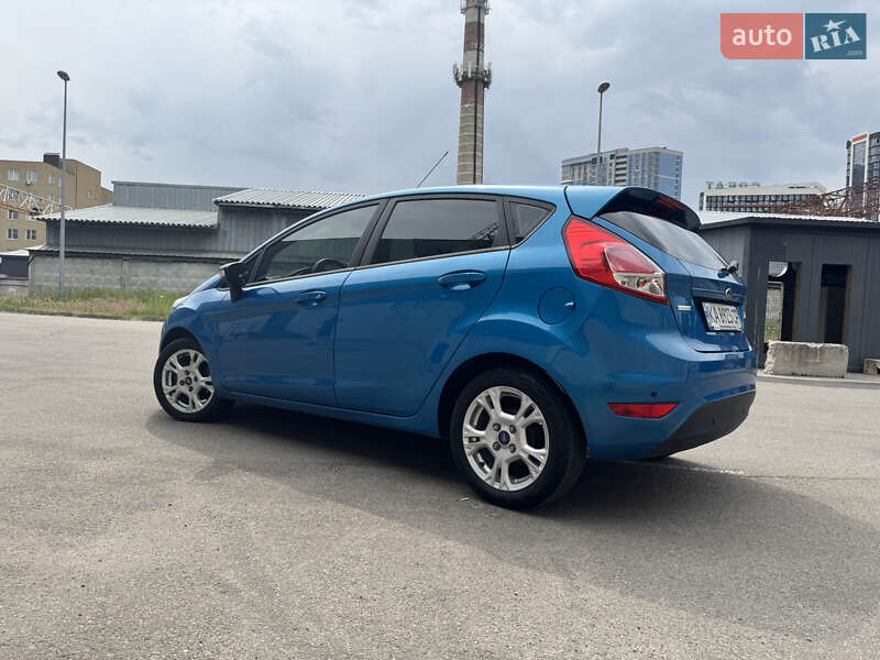 Хэтчбек Ford Fiesta 2016 в Киеве