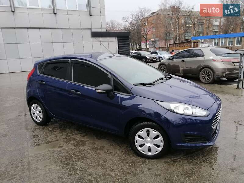 Хэтчбек Ford Fiesta 2013 в 
