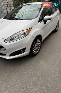Седан Ford Fiesta 2015 в 