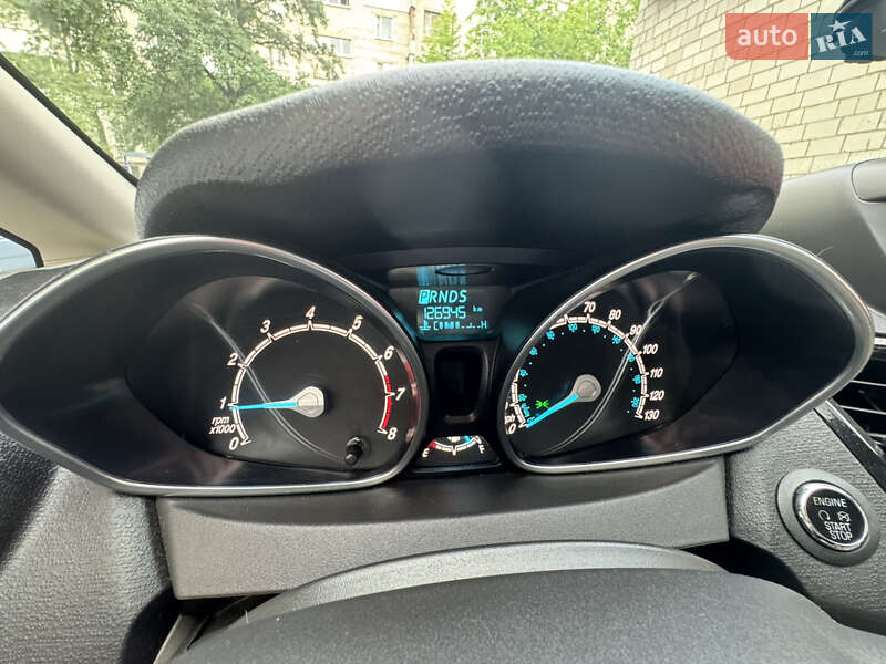 Седан Ford Fiesta 2015 в Вышгороде