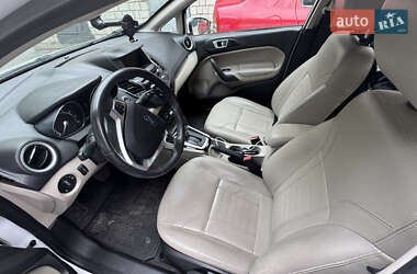 Седан Ford Fiesta 2015 в 