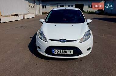 Хэтчбек Ford Fiesta 2011 в 