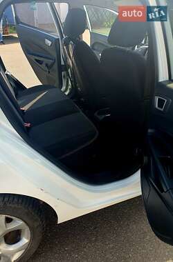 Хэтчбек Ford Fiesta 2011 в 