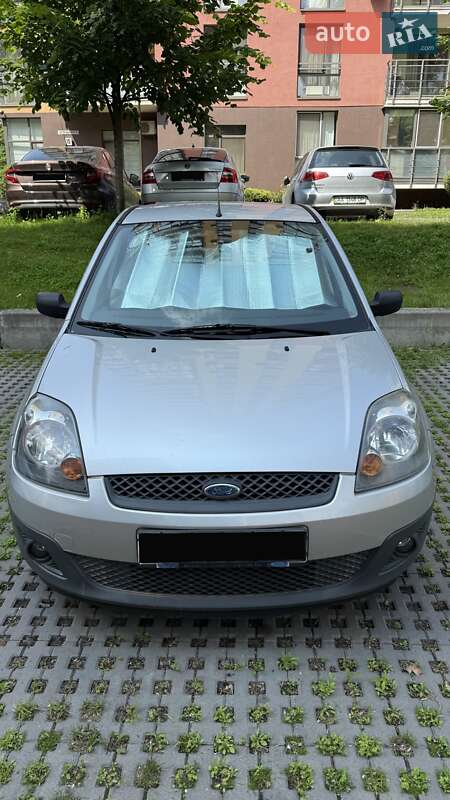 Хэтчбек Ford Fiesta 2008 в Киеве