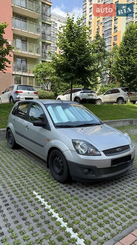 Хэтчбек Ford Fiesta 2008 в Киеве