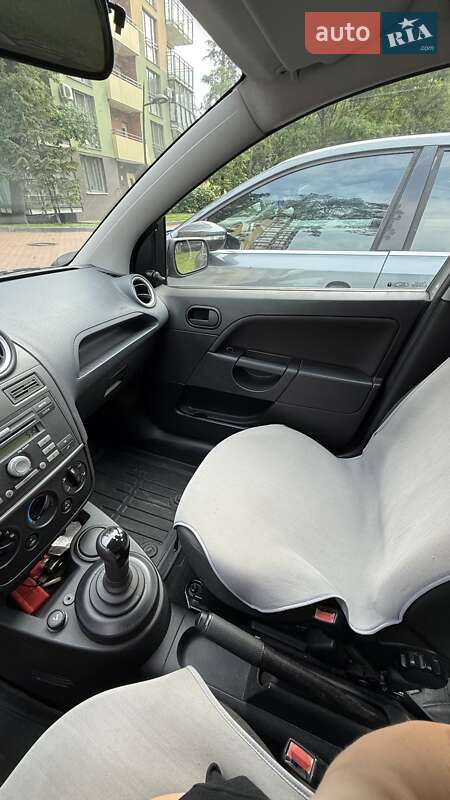 Хэтчбек Ford Fiesta 2008 в Киеве