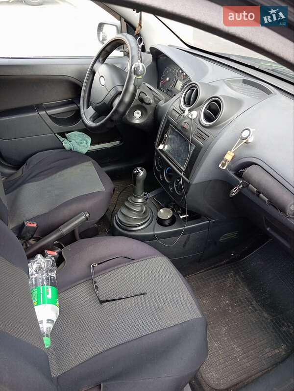 Хэтчбек Ford Fiesta 2007 в Киеве
