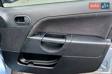 Хэтчбек Ford Fiesta 2006 в 
