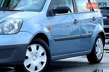 Хэтчбек Ford Fiesta 2006 в 