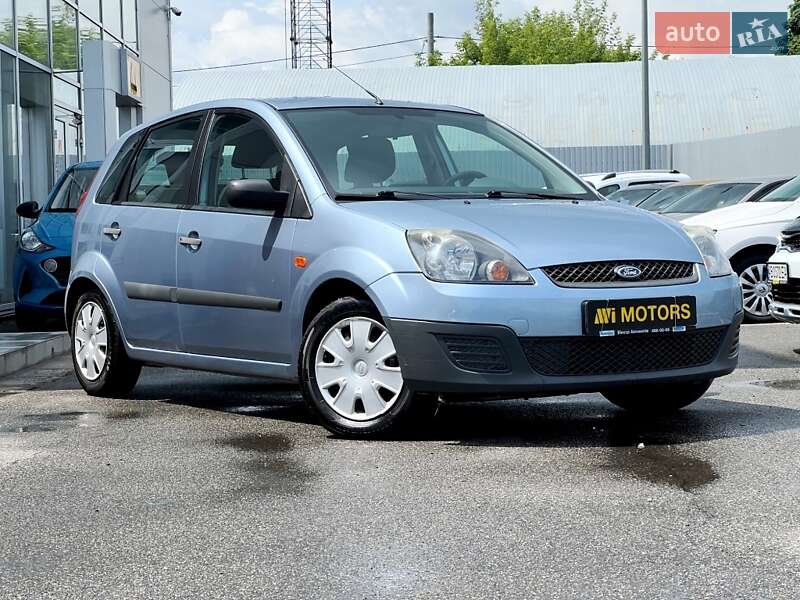 Хэтчбек Ford Fiesta 2006 в 