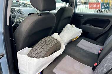 Хэтчбек Ford Fiesta 2006 в 