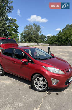 Хэтчбек Ford Fiesta 2010 в 