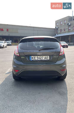 Хэтчбек Ford Fiesta 2015 в 