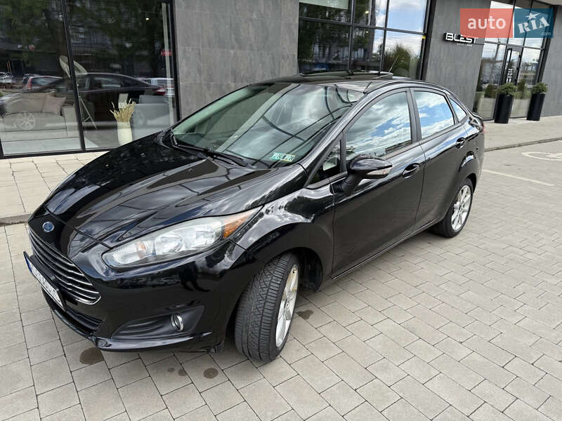 Седан Ford Fiesta 2015 в Ужгороде