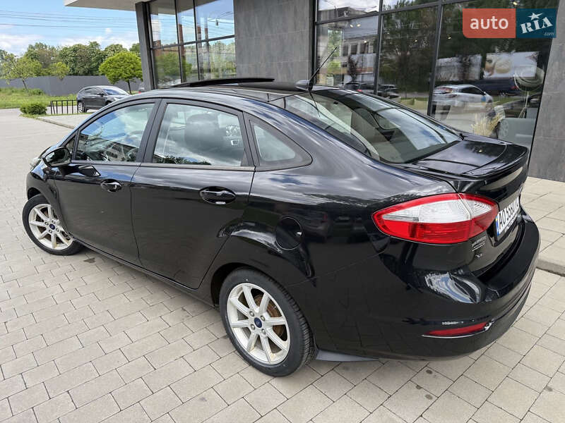 Седан Ford Fiesta 2015 в Ужгороде