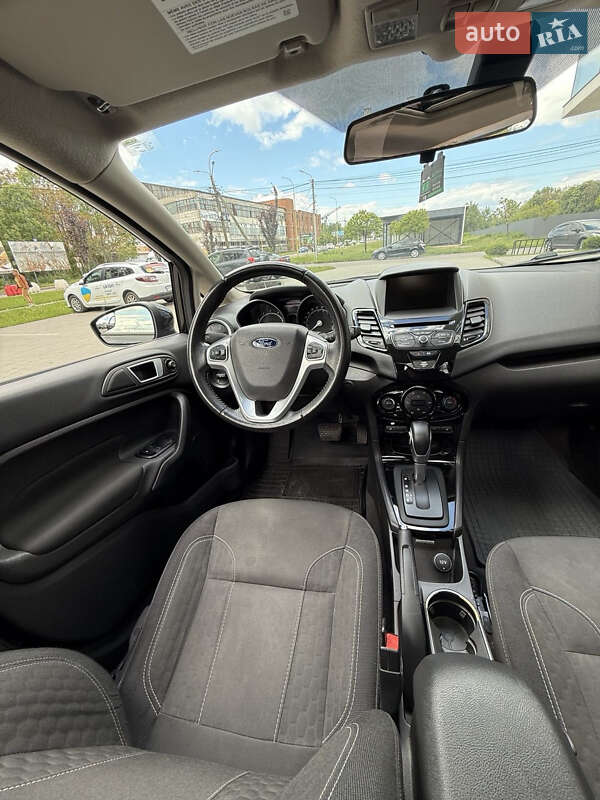 Седан Ford Fiesta 2015 в Ужгороде