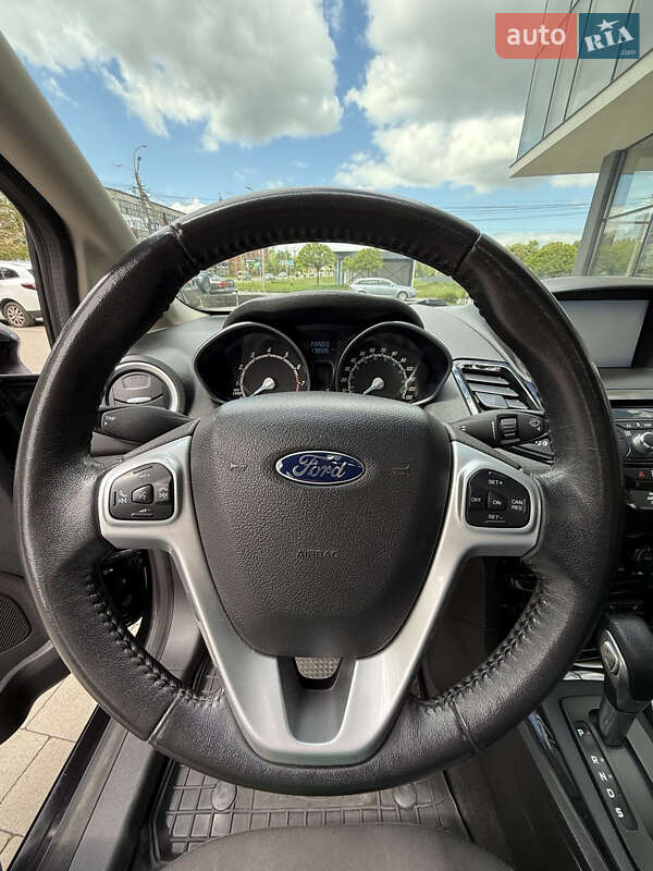 Седан Ford Fiesta 2015 в Ужгороде