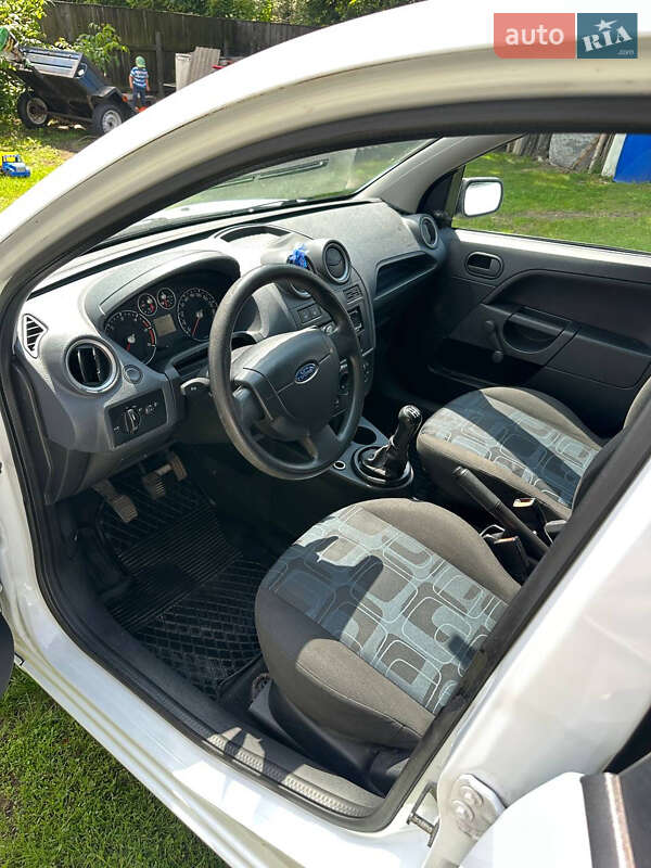 Хэтчбек Ford Fiesta 2008 в Славутиче