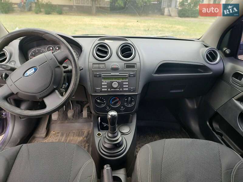 Хэтчбек Ford Fiesta 2006 в Каменском