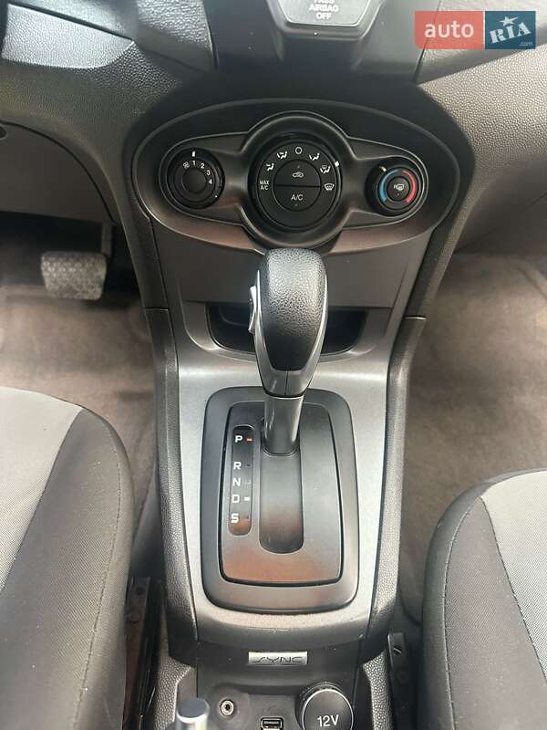 Седан Ford Fiesta 2016 в Славуте