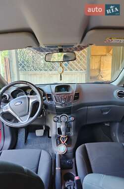 Хэтчбек Ford Fiesta 2015 в 