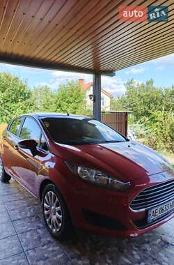 Хэтчбек Ford Fiesta 2015 в 